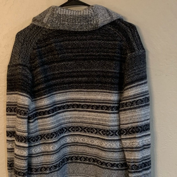 Banana Republic Cardigan - Picture 2 of 2